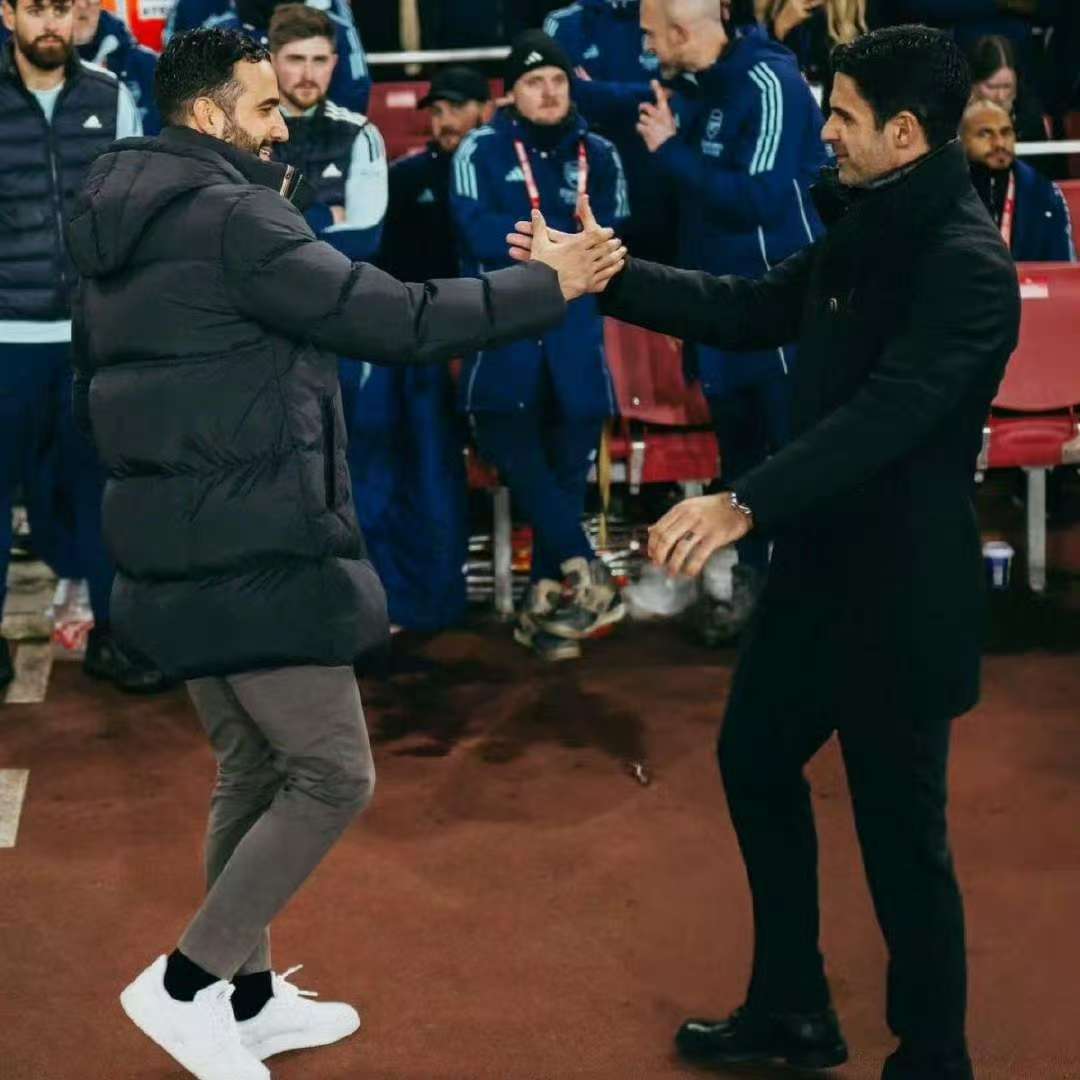 Het nieuwe seizoen ging van start met een 1-0 overwinning op Manchester United. Het nieuwe seizoen ging van start met een 1-0 overwinning op Manchester United.